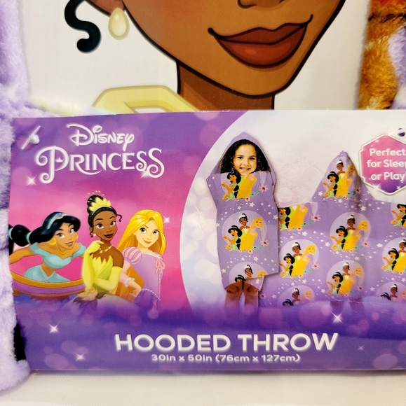 New Disney Princess Hooded Throw👸🏾 - Picture 2 of 4